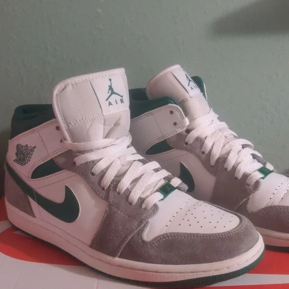 Jordan 1 mid green grey worn with replacement Nike box size 8 AIR JORDAN 1 MID  main image 4